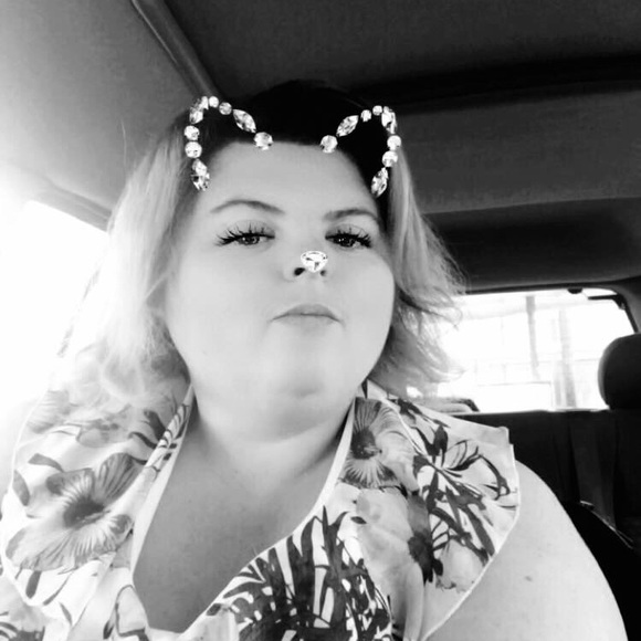 Meet your Posher, Nichole - Picture 5 of 5